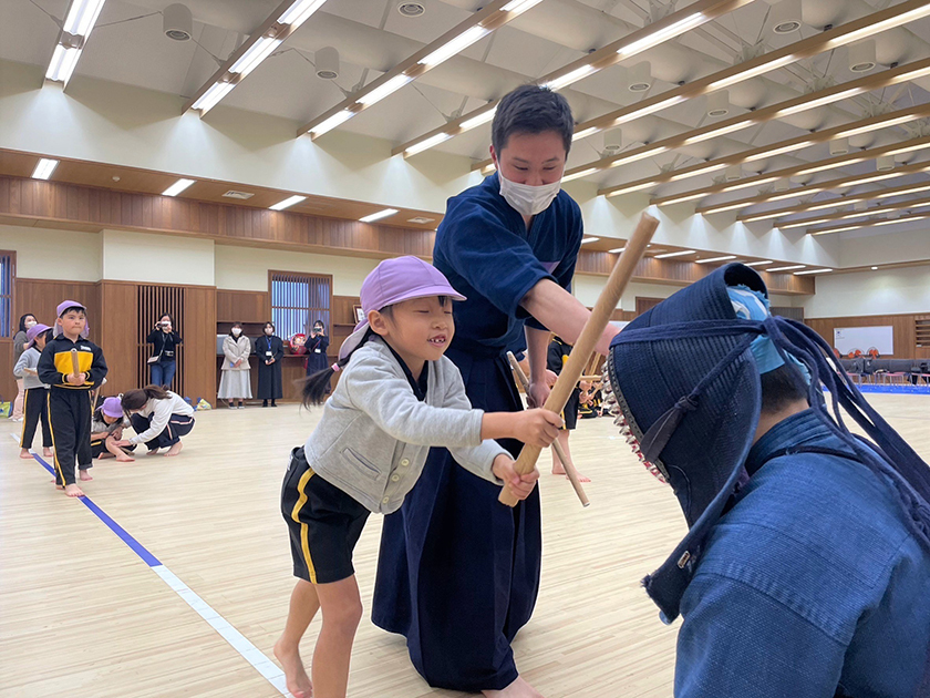 帝京大学幼稚園の園児を招いて剣道教室を開催しました イメージ画像2