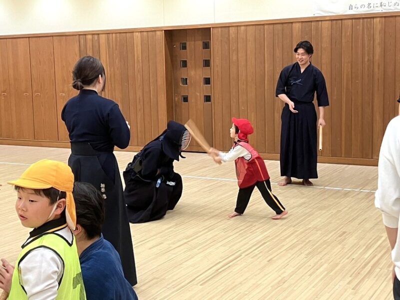 帝京大学幼稚園の園児を対象に剣道体験を実施しました イメージ画像