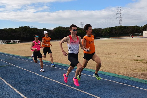 駅伝競走部が日本ブラインドマラソン協会（JBMA）主催の強化合宿に伴走者ボランティアとして参加しました イメージ画像1