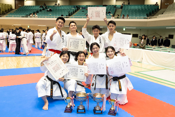 空手道部が関東大学空手道選手権大会で3冠を達成しました イメージ画像