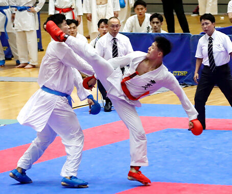 空手道部が全日本学生空手道選手権大会女子形で優勝し表彰台を独占しました イメージ画像
