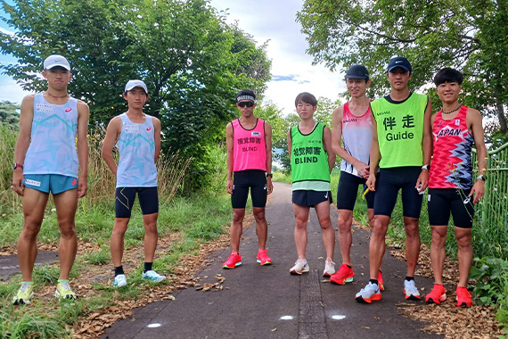 駅伝競走部が日本ブラインドマラソン協会主催のブラインドマラソン合宿に伴走者ボランティアとして参加しました イメージ画像