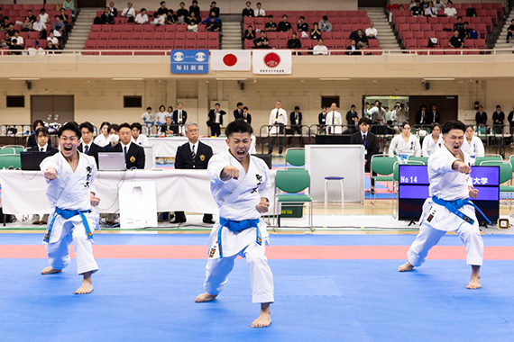 【空手道部】関東大学空手道選手権大会で2冠を達成しました イメージ画像