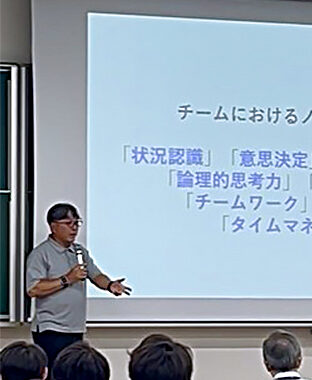 スポーツ局 岩出局長がスポーツを通したチームワーク力と専門的知識に関する特別講義を実施しました イメージ画像