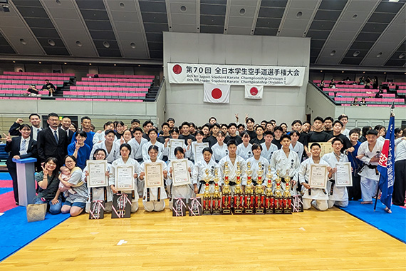 空手道部が全日本学生空手道選手権大会で二度目の4冠を達成しました イメージ画像1